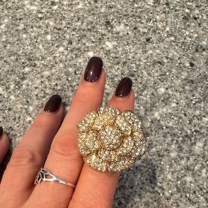Elegant Gold Floral Ring with Crystals